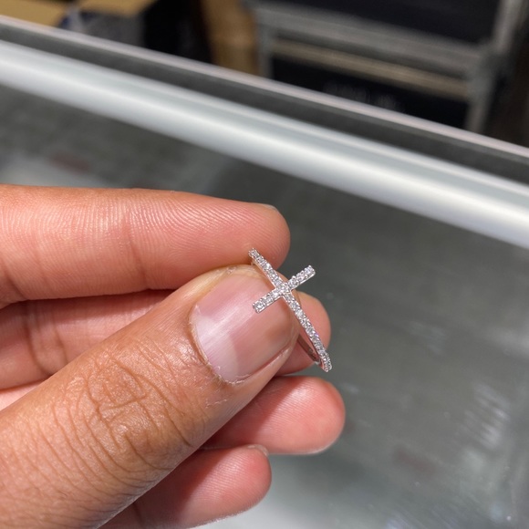 10kt Diamond Cross Slender Band Ring 1/5 Cttw - Picture 3 of 3